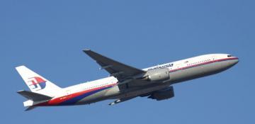 Malaysia pauses search for missing flight MH370