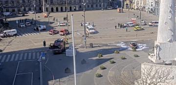 Car catches fire in central Amsterdam after explosion -  VIDEO 