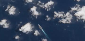 Satellite image reveals US aircraft carrier’s movement toward Iran