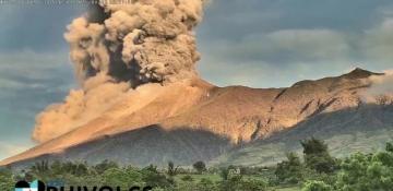 Philippines' Kanlaon volcano erupts, spewing ash kilometres into air -  VIDEO 