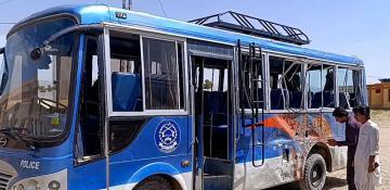 Pakistan police bus bombing kills three 