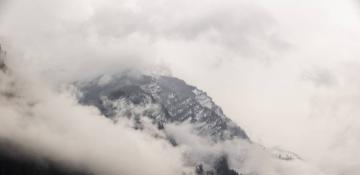 Himalayan snowfall hits 23-year low, putting nearly 2 billion at risk