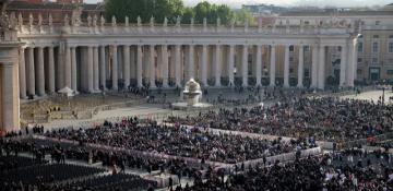  In Photos: Crowds gather in Vatican for Pope Francis’ funeral