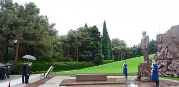 Georgian president pays tribute to National Leader Heydar Aliyev and Azerbaijani martyrs