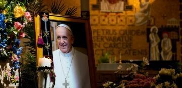 Trump and Melania to attend Pope Francis' funeral 