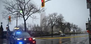 Canada’s Parliament remains on lockdown as authorities handle a barricaded suspect, urging the public to take cover VIDEO 