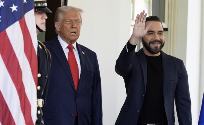 Trump says he’d ‘love’ to send US citizens to El Salvador jail 