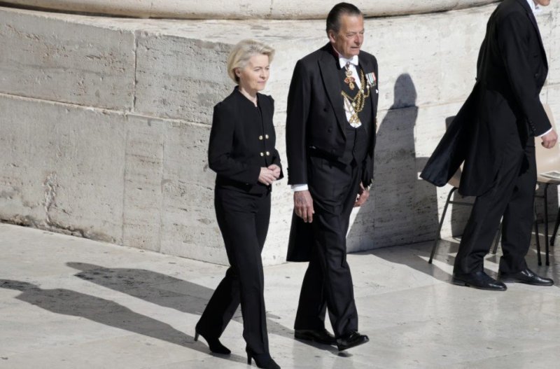 Von der Leyen and Trump to meet following brief interaction at pope’s funeral 