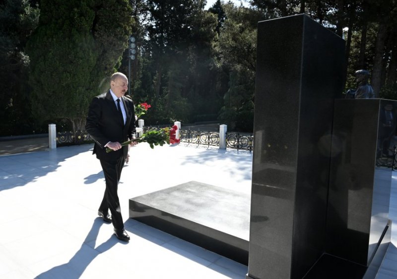 News about - Azerbaijani president and first lady visit tomb of National Leader Heydar Aliyev