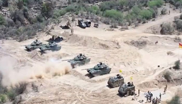 Pakistan army stages live-fire drills 