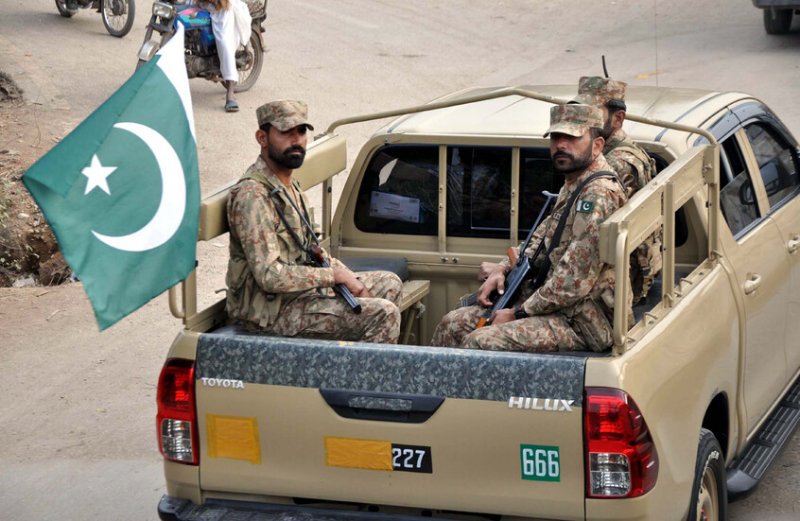 Pakistan offers to assist India in probing the Kashmir attack 