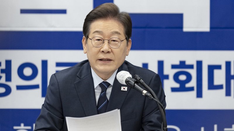 South Korean court jeopardizes likely next president 