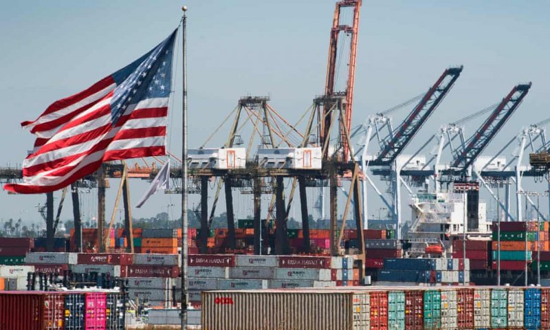 US trade deficit hits record in March