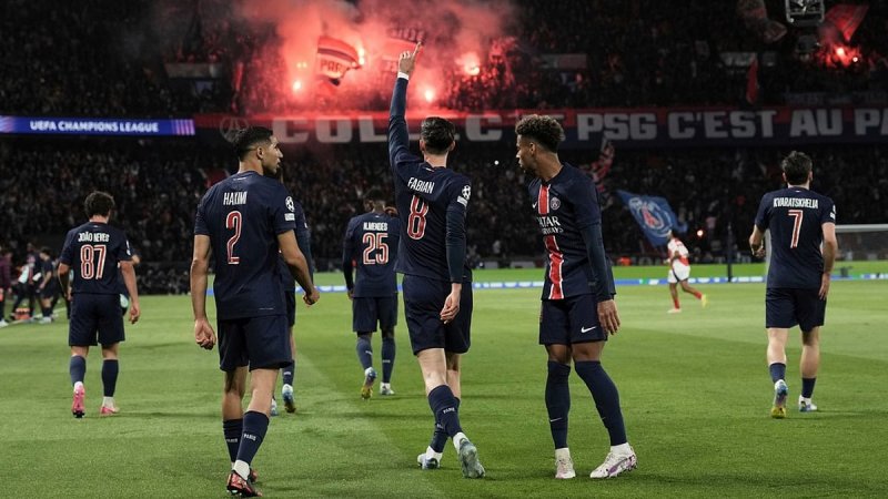 PSG edge Arsenal to book Champions League final spot