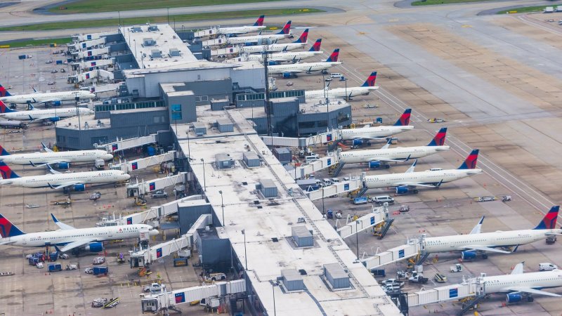 Runway equipment issue causes major flight delays at Atlanta airport