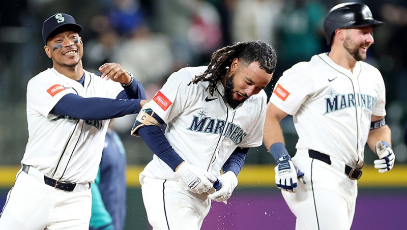 Mariners edge Yankees in extras to snap four-game skid