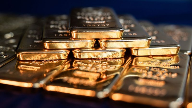 Gold extends losses amid diminished Fed rate cut expectations