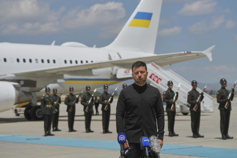 Ukraine's Zelensky arrives in Türkiye  -VIDEO 