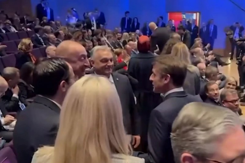 Azerbaijani, French presidents hold brief meeting in Tirana –  VIDEO 