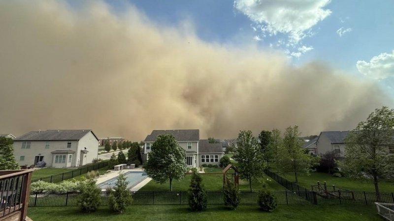 High winds trigger Chicago’s first-ever dust storm warning