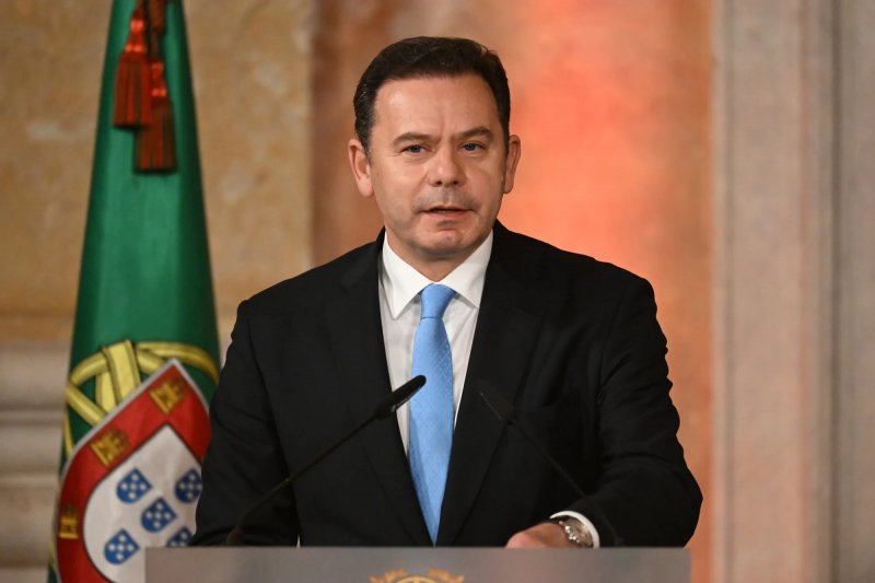 Portugal’s center-right wins election but falls short of majority