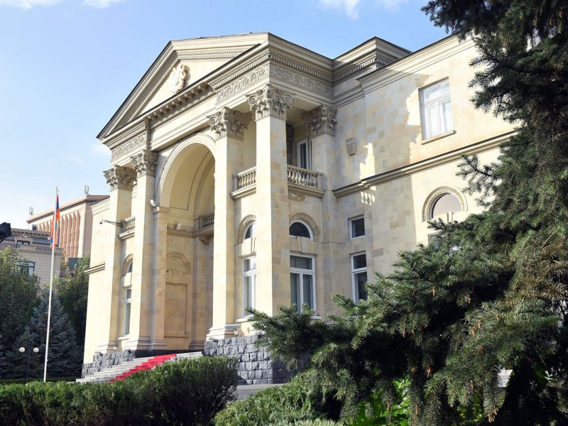 Truck blasts near Armenian presidential residence in Yerevan 