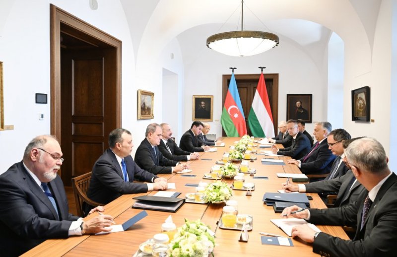 President Aliyev holds expanded meeting with Hungarian PM in Budapest 