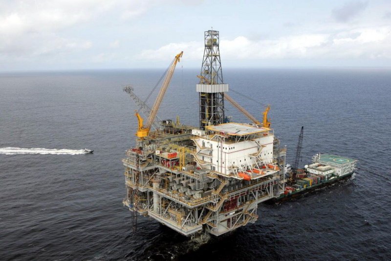 Fire on Chevron oil platform offshore Angola leaves 17 injured 