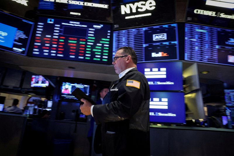 US stock futures dip, Treasury yields jump as markets eye tax bill turmoil