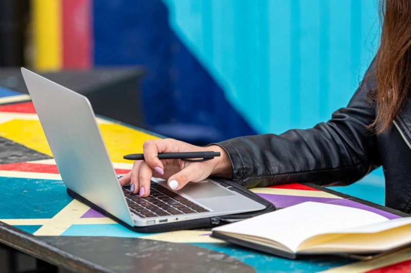 Beyond the standard format: How to write discussion board posts that matter 