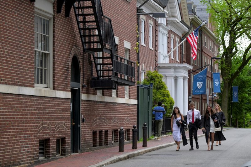 Long advantageous, Harvard's China ties become a political liability (VIDEO)