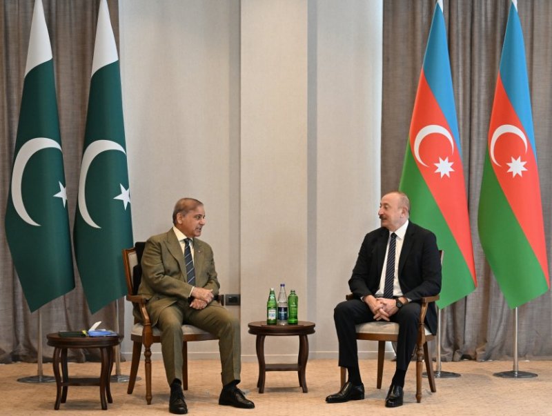 President Ilham Aliyev holds limited meeting with Pakistani PM in Lachin