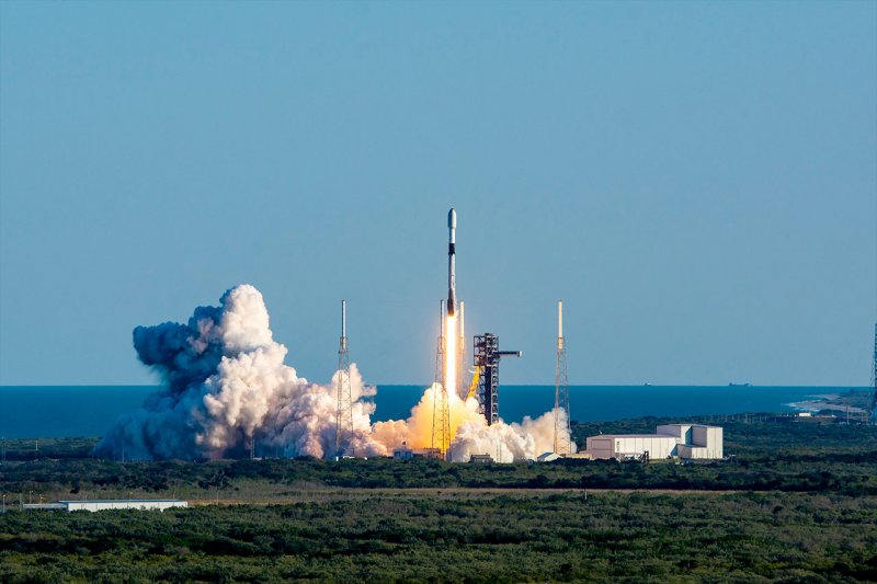 SpaceX launches Falcon 9 carrying 24 Starlink satellites 