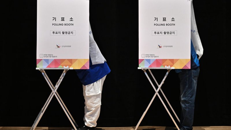 S. Korea records highest early voting rate before June presidential election
