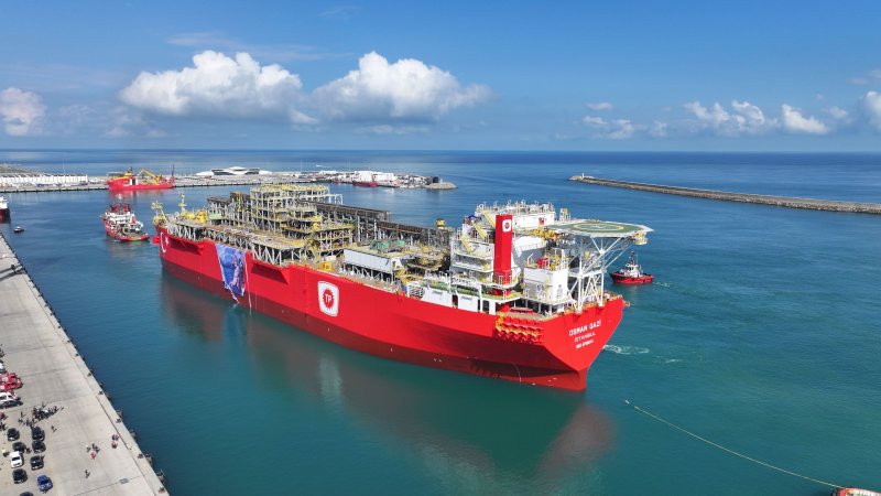 Türkiye’s first floating gas platform reaches Filyos Port 
