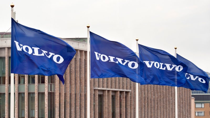 Volvo recalls over 400,000 vehicles in US