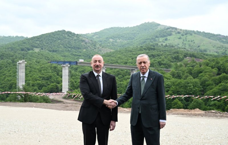 Azerbaijani, Turkish presidents inspect progress on Kalbajar-Lachin highway construction