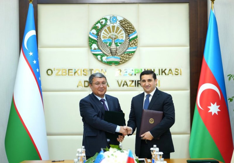 Azerbaijani, Uzbek justice ministries sign cooperation program