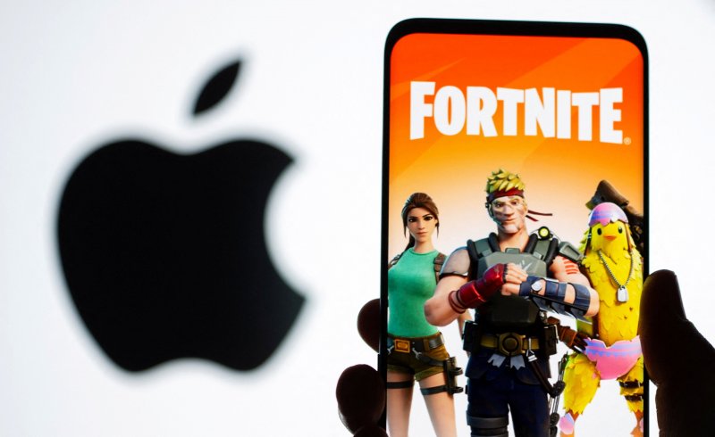 Apple blocks Fortnite on iPhones globally 