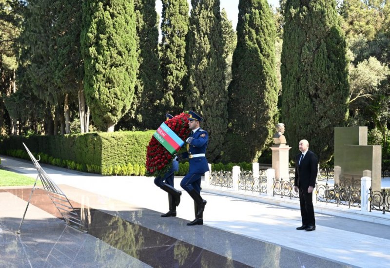 News about - Azerbaijani president and first lady visit tomb of National Leader Heydar Aliyev
