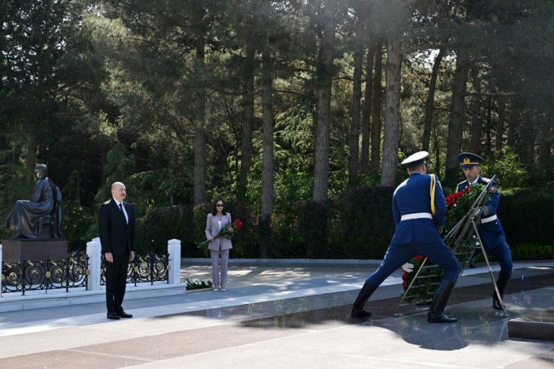 News about - Azerbaijani president and first lady visit tomb of National Leader Heydar Aliyev