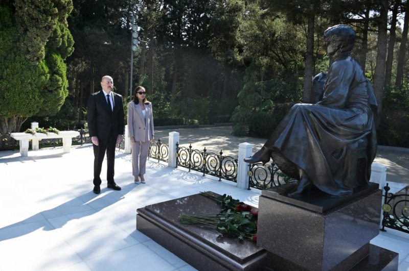 News about - Azerbaijani president and first lady visit tomb of National Leader Heydar Aliyev