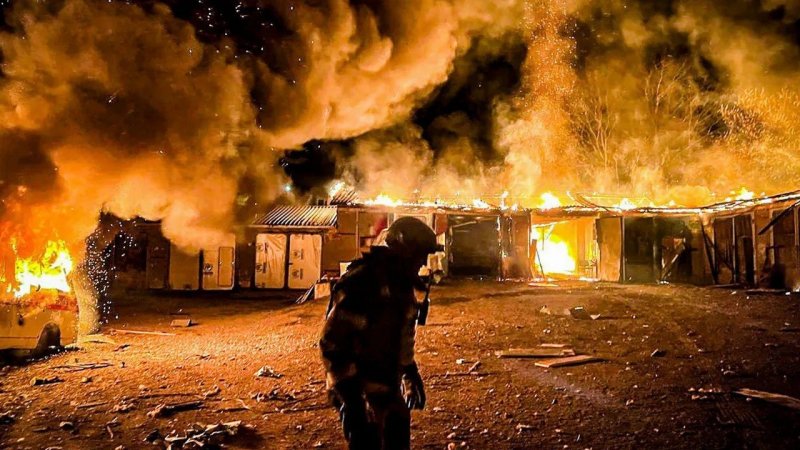 Powerful blast rocks residential building in Moscow  VIDEO 