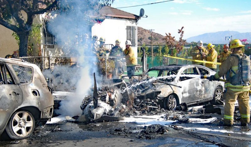 Small aircraft En Route to Montgomery field crashes in Murphy Canyon neighborhood  -VIDEO 