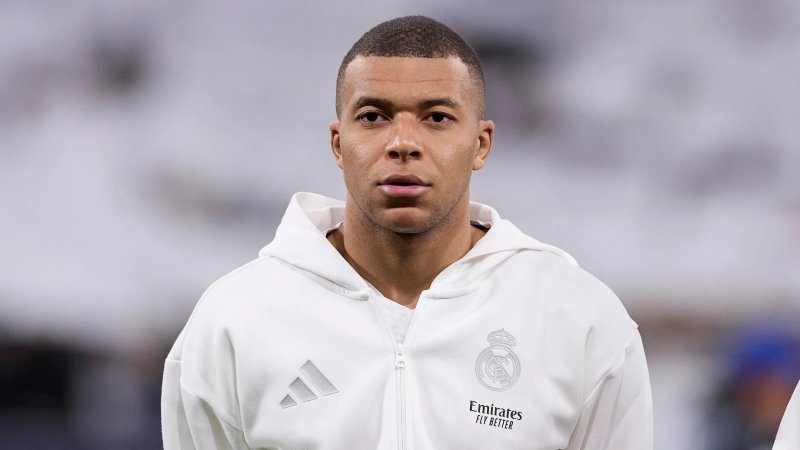 Kylian Mbappé claims the 2024/2025 Golden Boot award