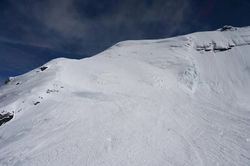 Five skiers were found dead on a Swiss glacier, while another lost their life in a separate avalanche incident