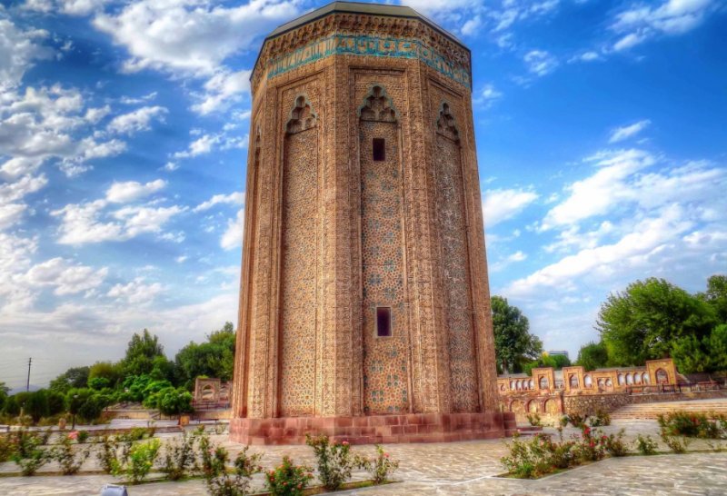 Azerbaijan to restore historic Momina Khatun Tomb
