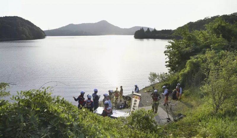 Japan recovers remains of 1 service member from crashed training plane 