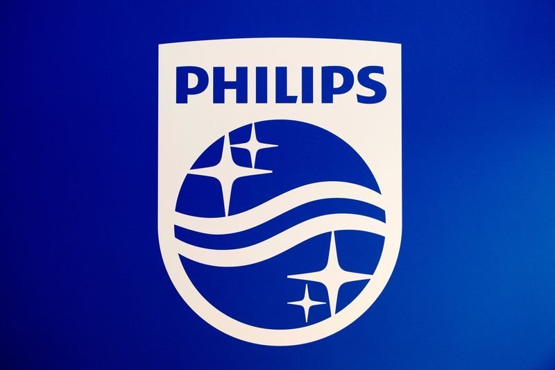 Philips cuts annual profit estimates as trade war clouds outlook 