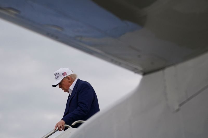 Asia stocks mixed amid Trump tariff uncertainty; Japan extends gains 